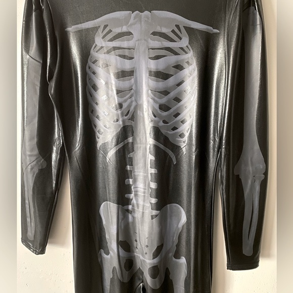 Woman’s Halloween Skeleton Costume - Picture 3 of 9